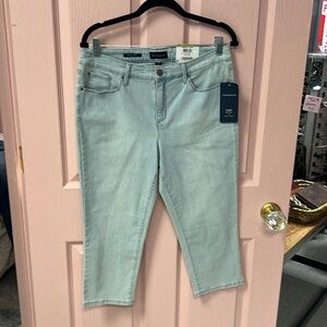 Women’s size 14 P charter club Bristol  light wash  jeans capri nwt